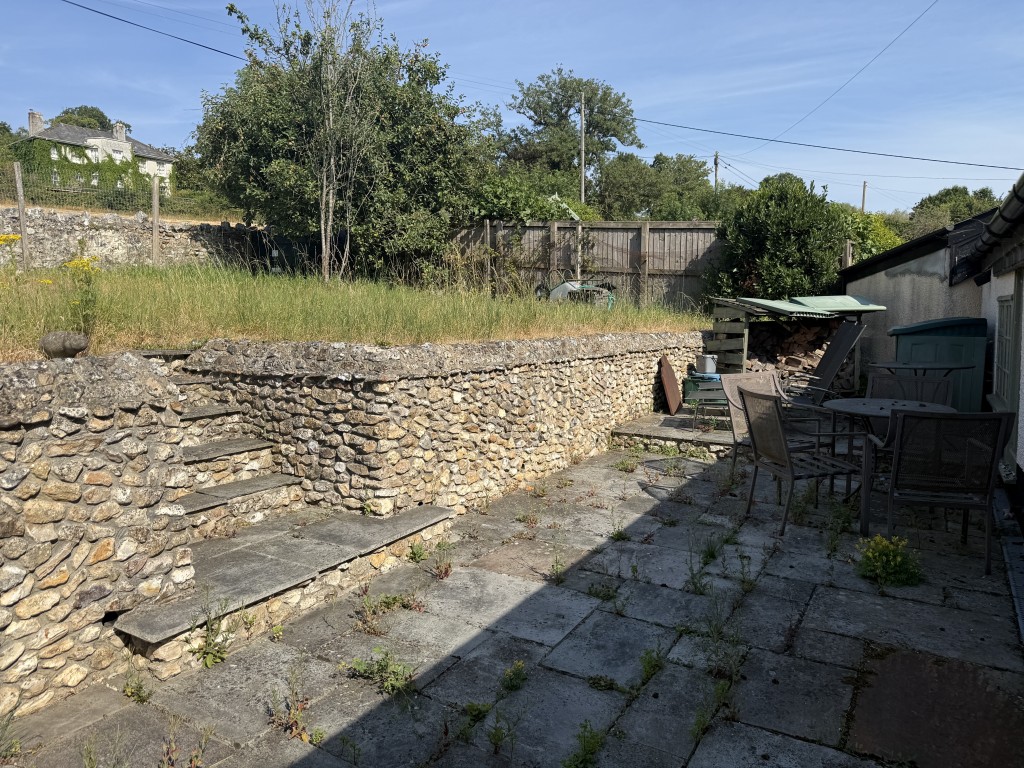 Lot: 90 - SPACIOUS COTTAGE WITH GARDENS FOR UPDATING - Rear patio and raised garden